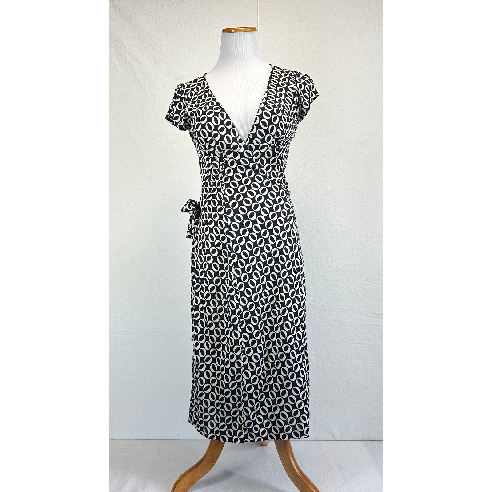 Diane Von Furstenberg Iconic Julian 100% Silk Wrap Dress Chain Link Style Size 8